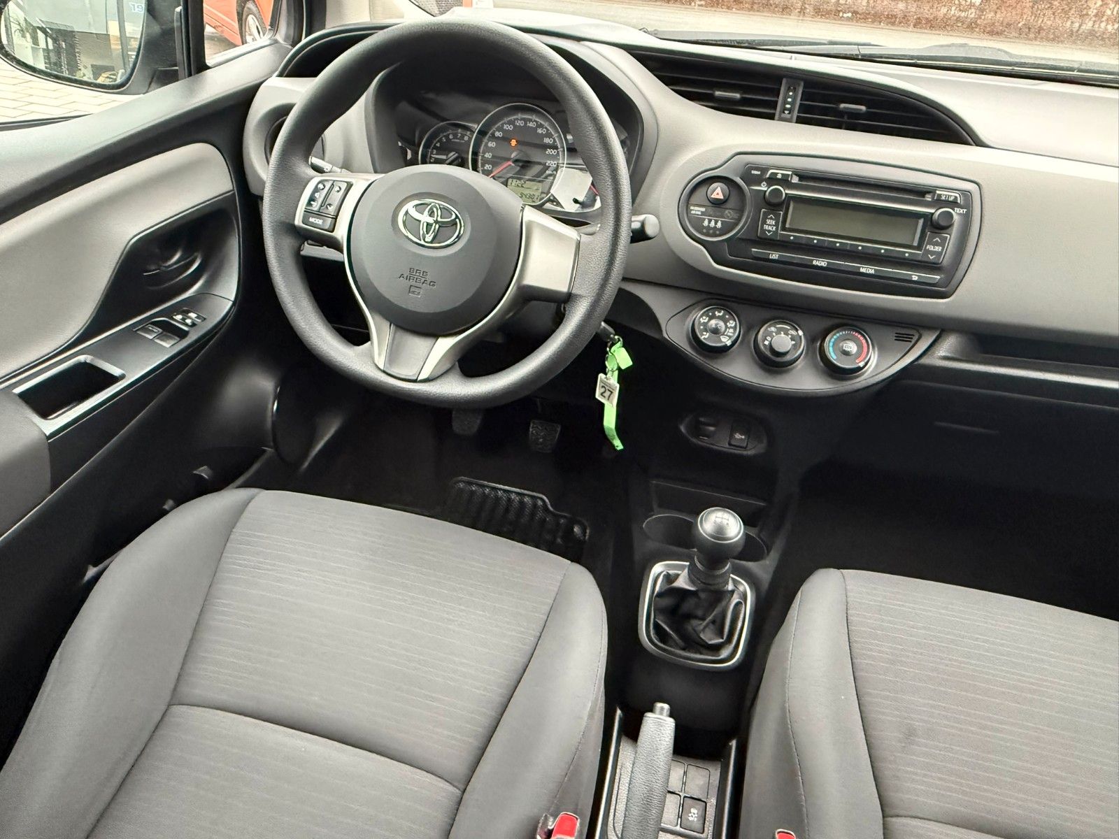 Fahrzeugabbildung Toyota Yaris Basis