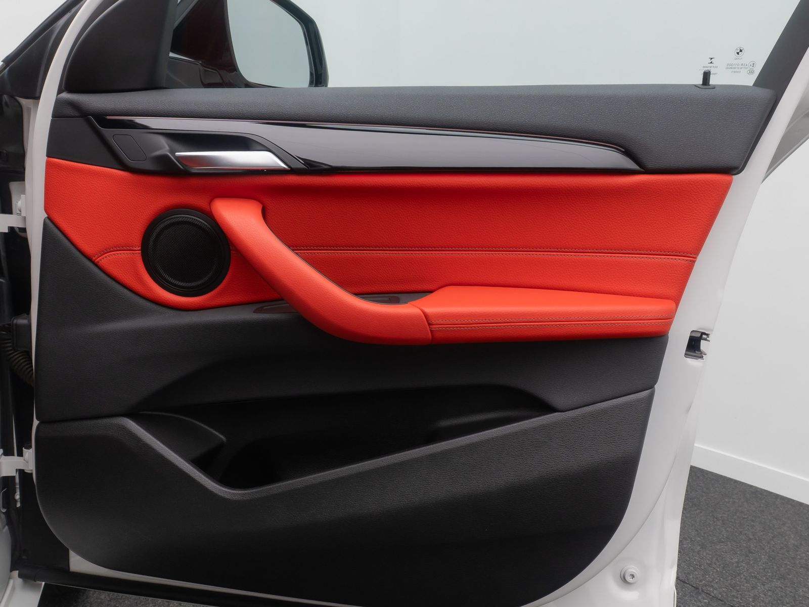 Fahrzeugabbildung BMW X2 xD25e M Sport Kamera HUD DAB HiFi Komfort 19"