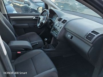 Volkswagen Touran - 8