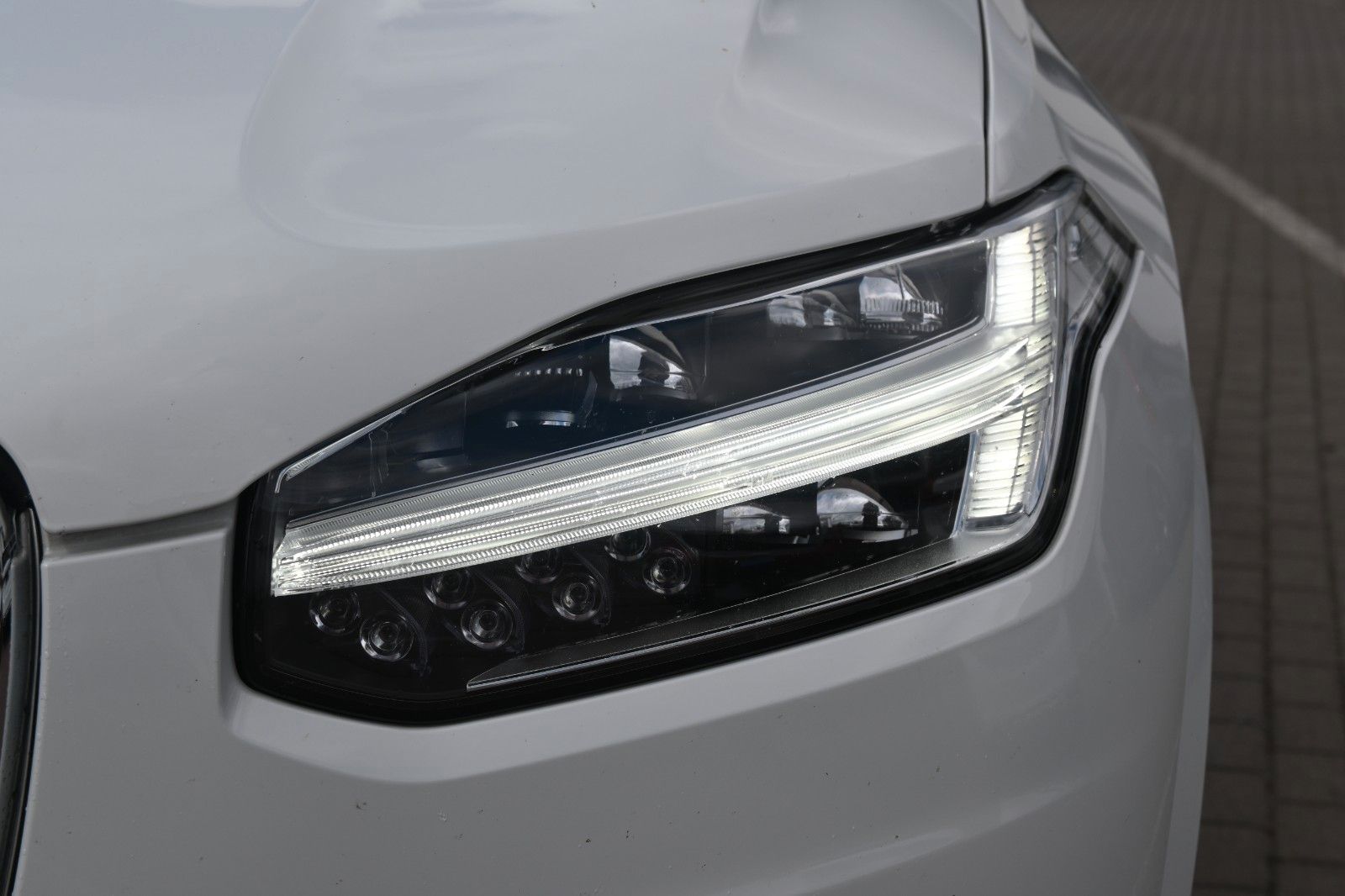 Fahrzeugabbildung Volvo XC90 Inscription *HUD*STHZ*NAV*ACC*RFK*LED*PANO