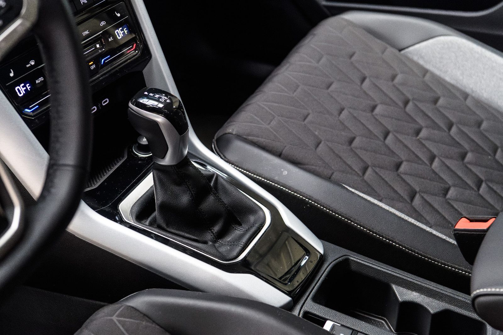 Fahrzeugabbildung Volkswagen T-Roc Goal+LED+AHK+NAVI+SHZ+ACC+GJR+SIDE.ASS