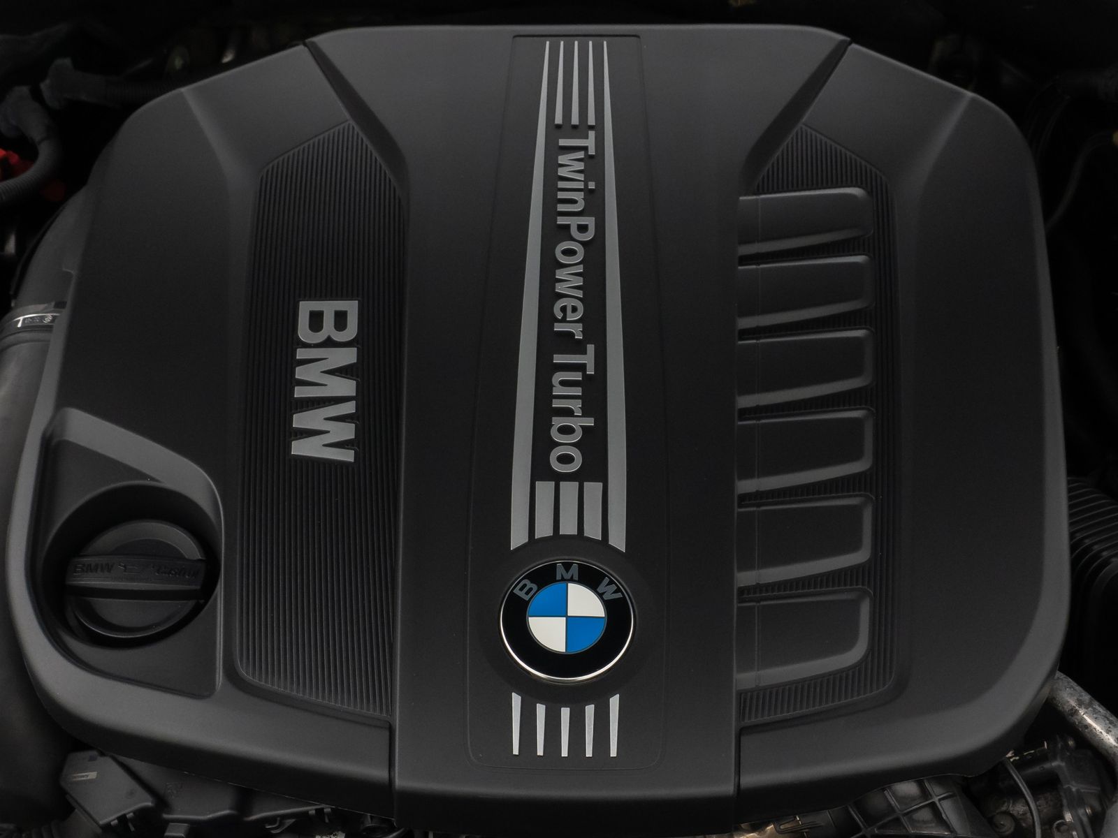 Fahrzeugabbildung BMW 740d xD Glasdach Kamera HUD HiFi Lenkrhzg SoftCl