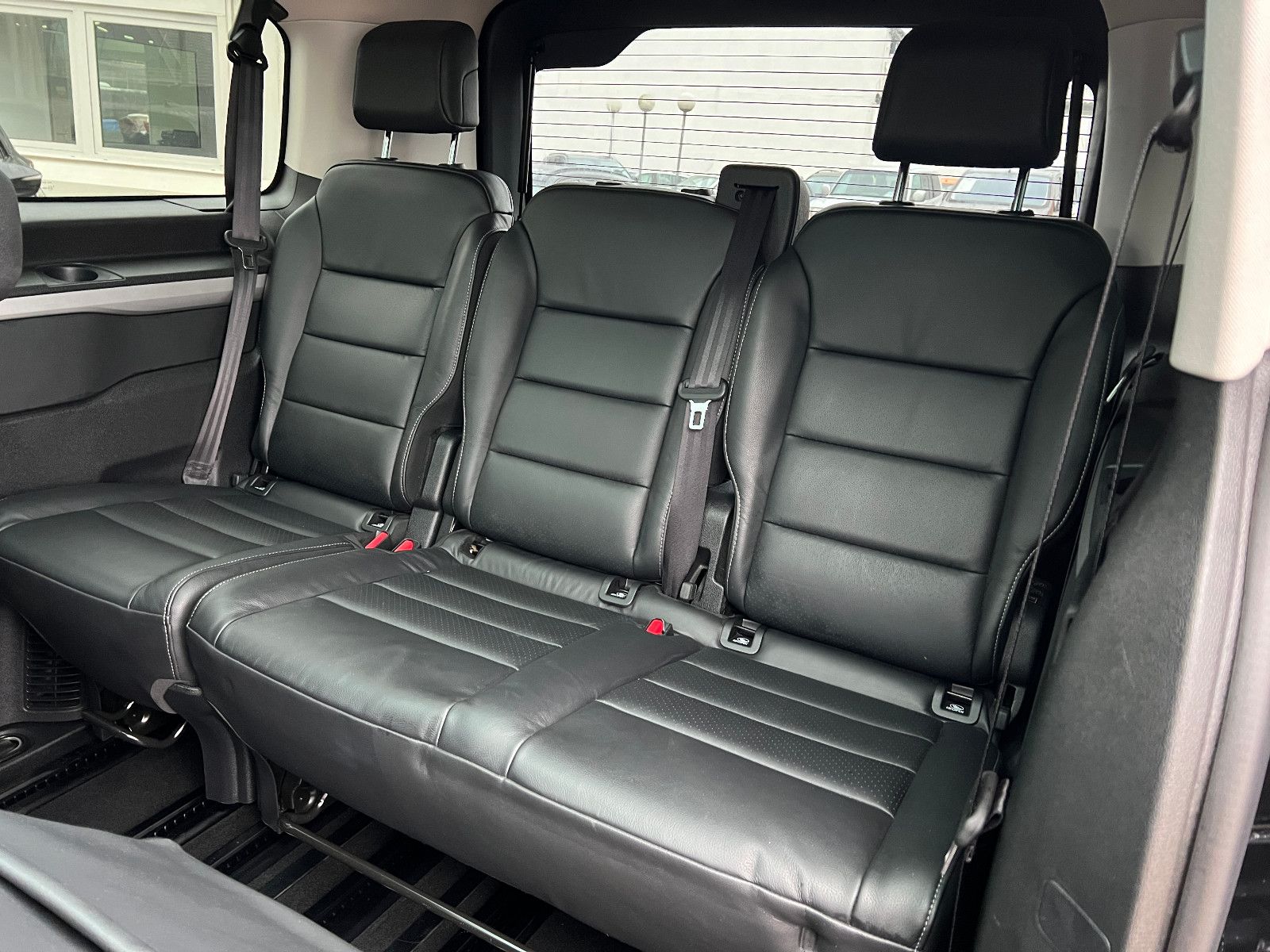 Fahrzeugabbildung Peugeot Traveller Business VIP L2 7-SITZER ABSOLUT VOLL