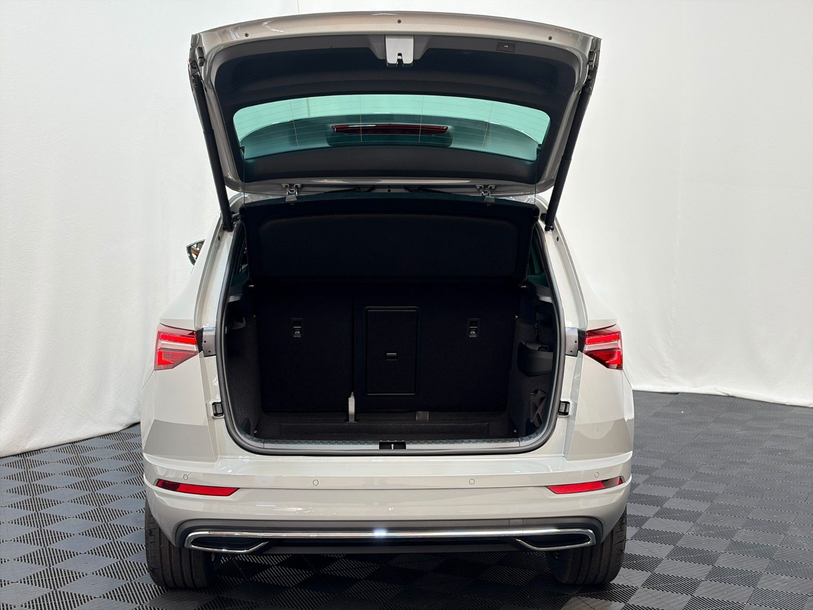 Fahrzeugabbildung SKODA Karoq Sportline / AHK