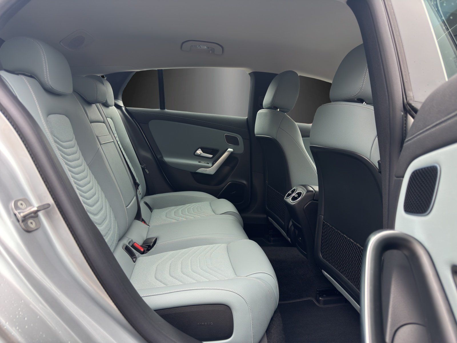 Fahrzeugabbildung Mercedes-Benz CLA200 SB Advanc+ DISTRO Burme AHK KeyGo DWA LED