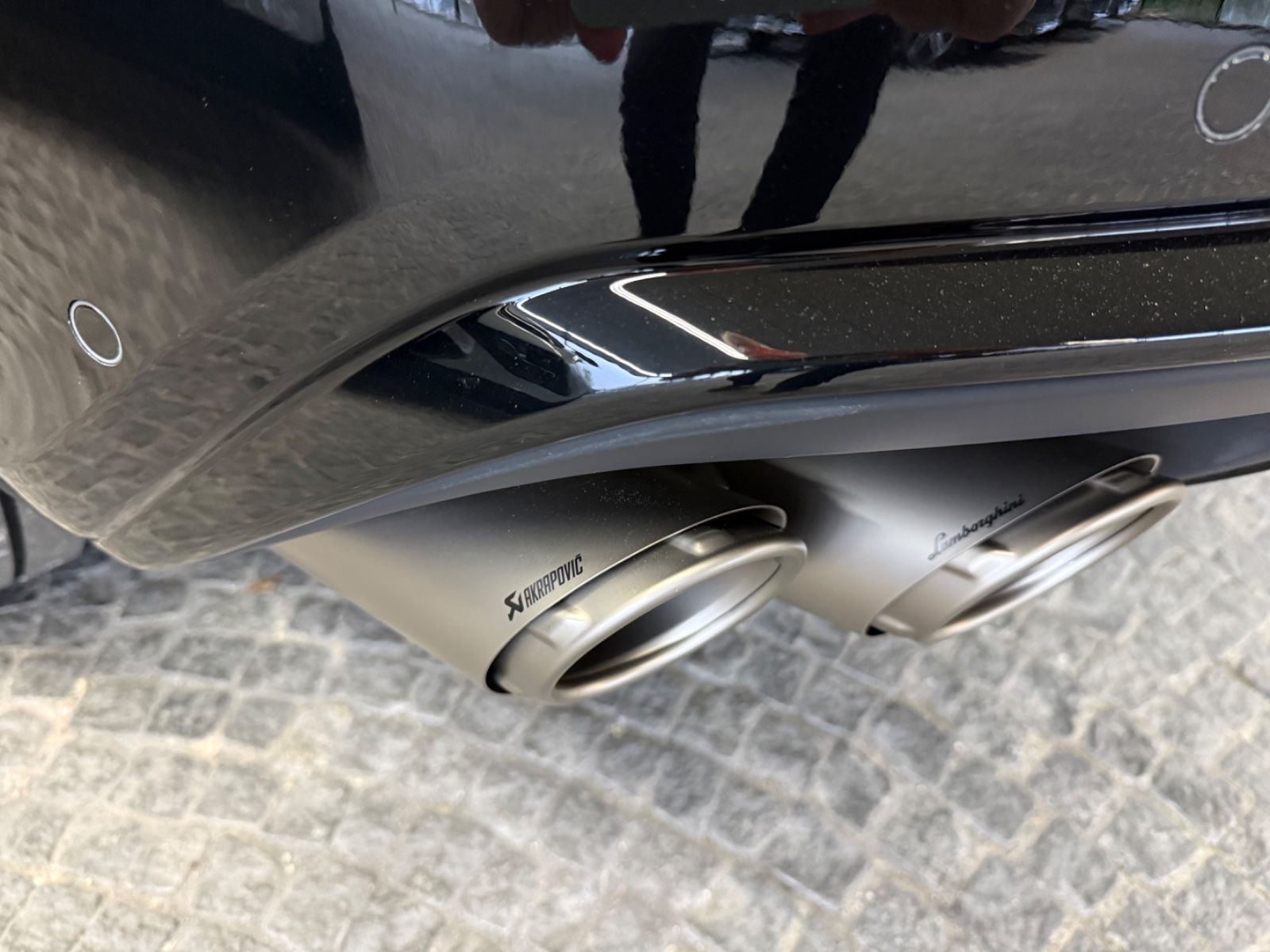 LAMBORGHINI Urus - 2