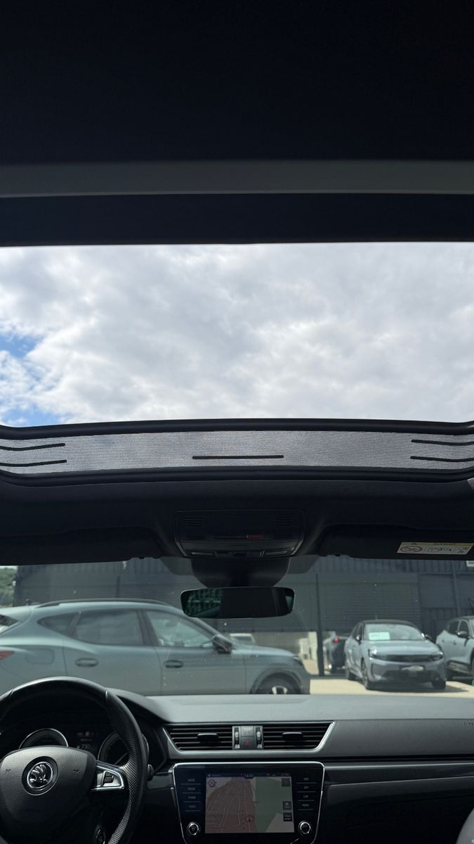 Skoda Superb Combi SportLine 4x4 DSG AHK Pano foto 20