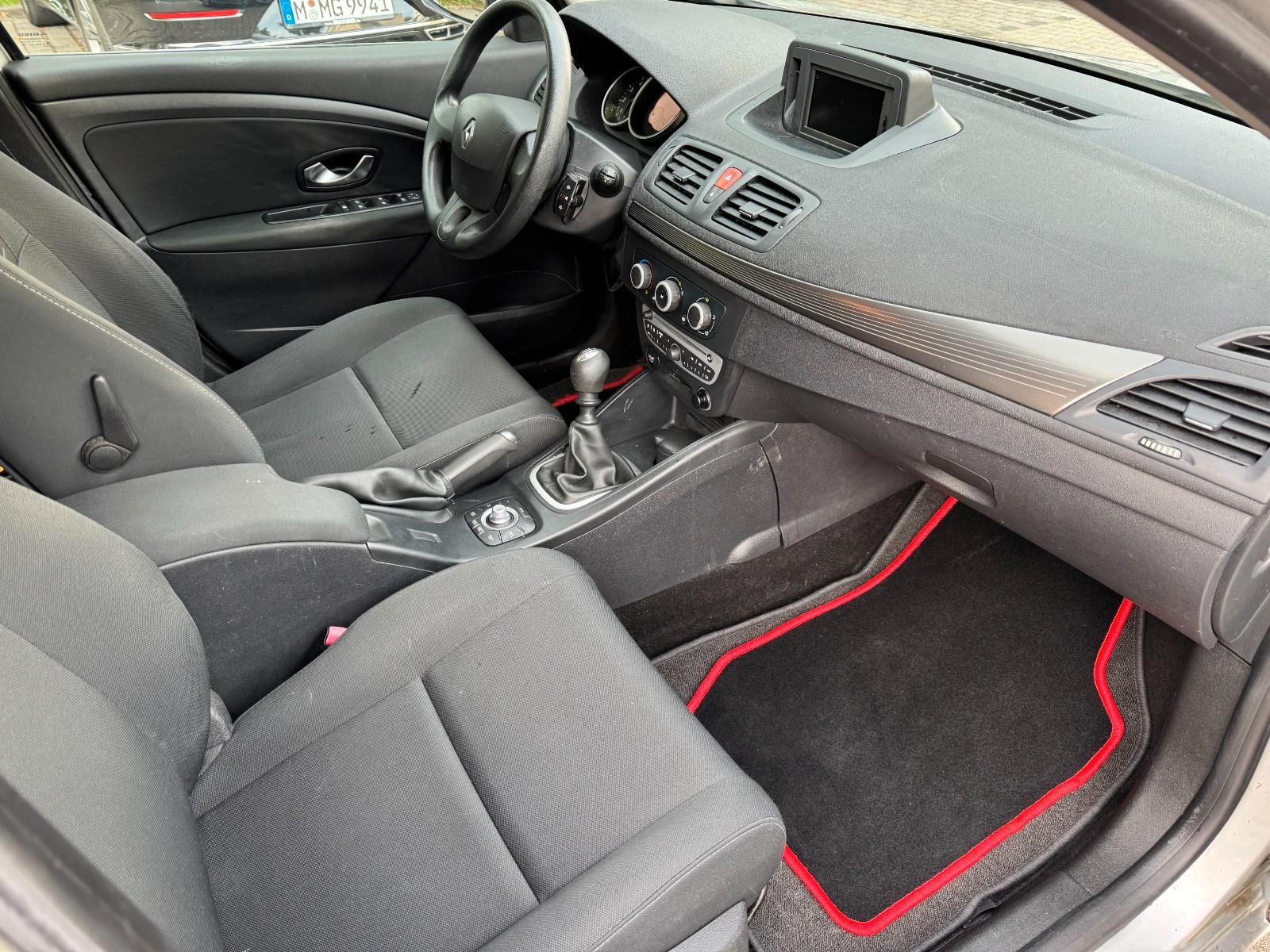 Renault Megane 2011 — photo 9