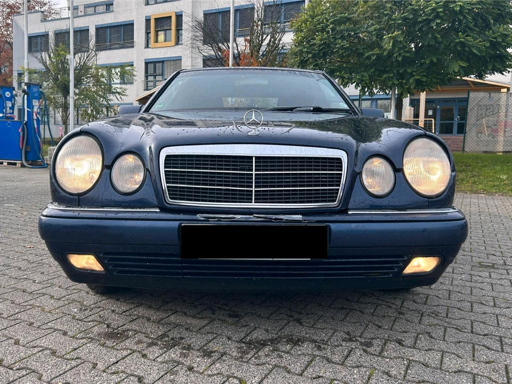 Mercedes-Benz E 240
