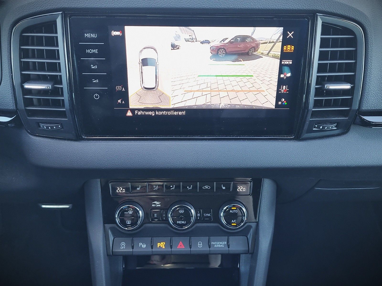 Fahrzeugabbildung SKODA Karoq Sportline 4x4 2,0 TSI DSG Navi ACC 360°