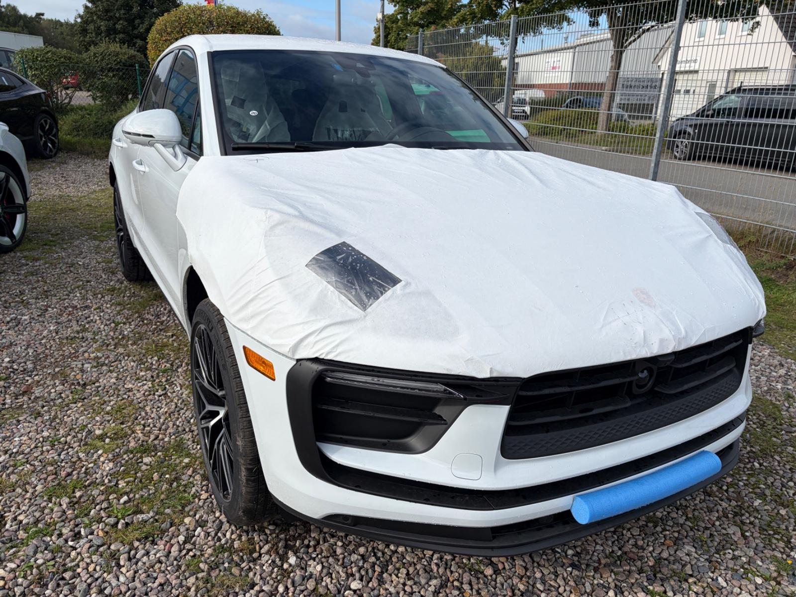 Porsche Macan -