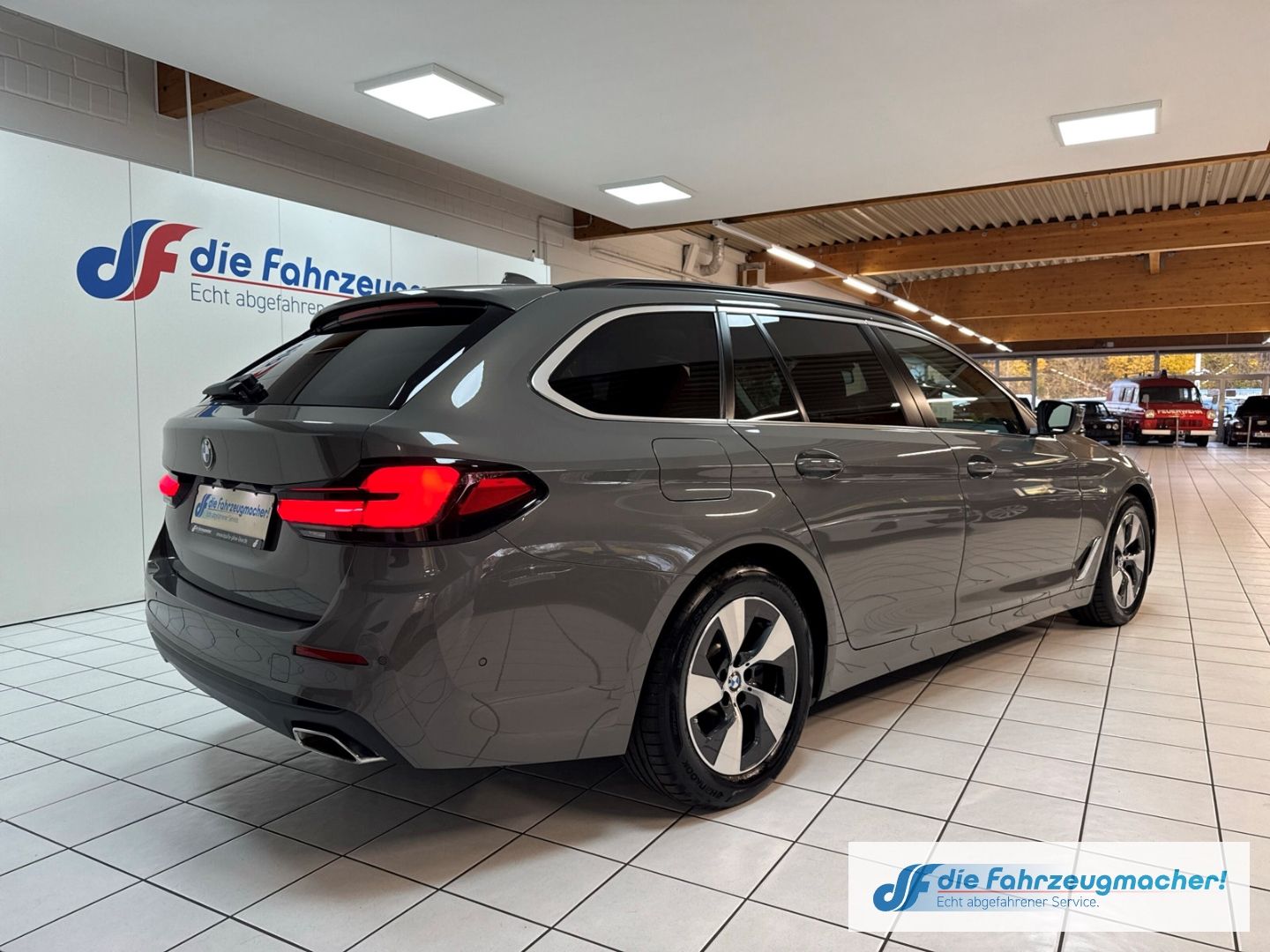 Fahrzeugabbildung BMW 520 d Touring Park-Assistent Luftfederung Navi D