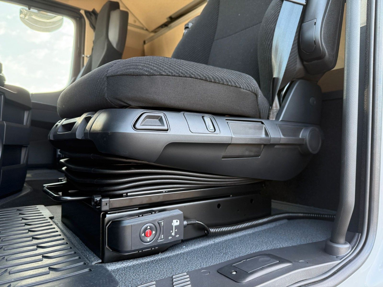 Fahrzeugabbildung Mercedes-Benz Actros 1848 LS BigSpace mit ADR