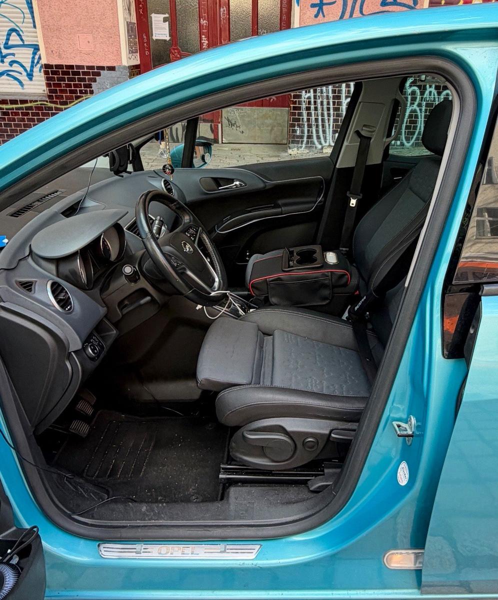 Opel Meriva 2011 — photo 11