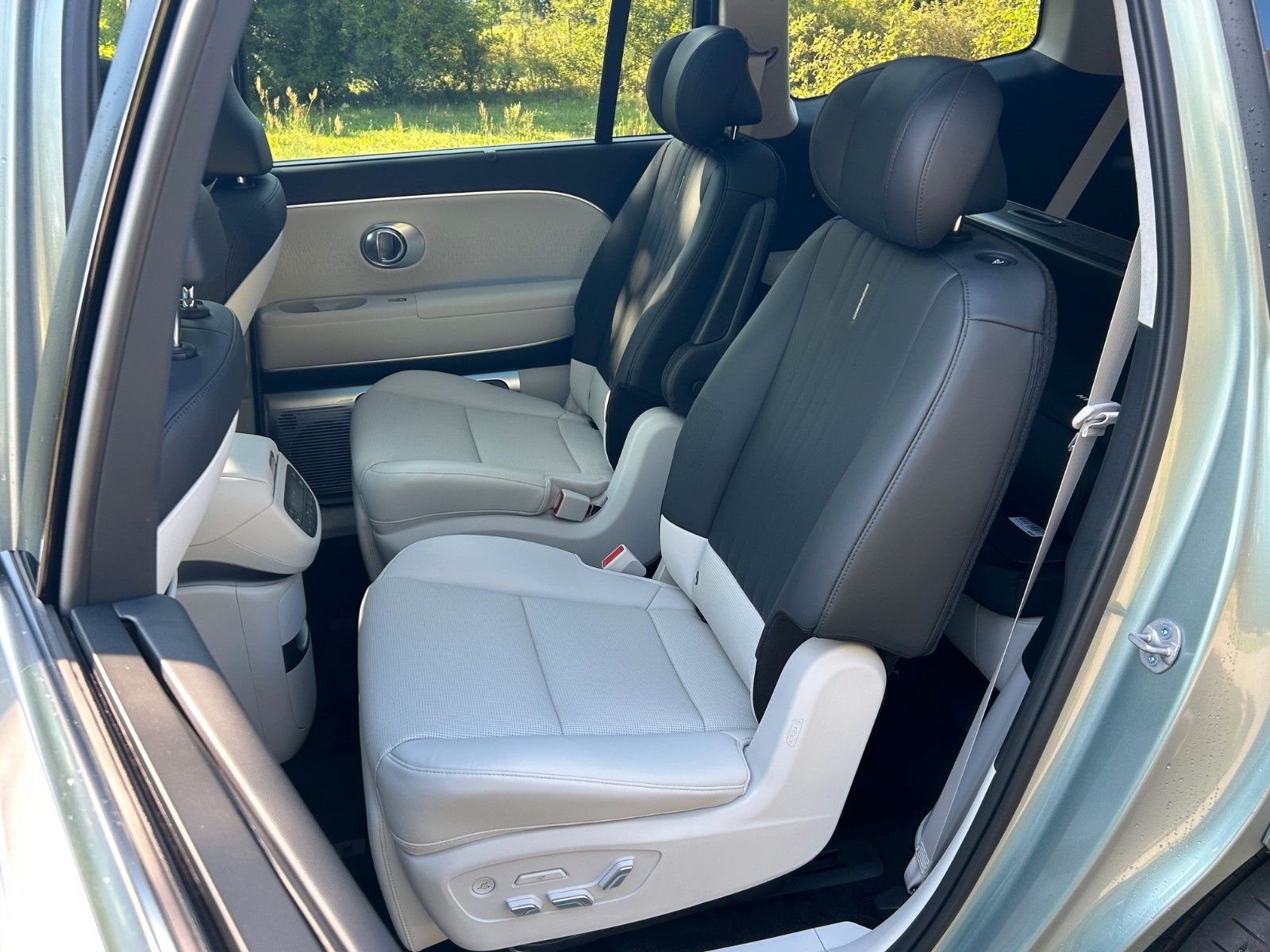 Fahrzeugabbildung Hyundai IONIQ 9 UNIQ 226kW *RW600KM*Pano*6Si*Relax*HeUp*