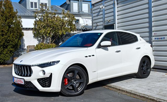 Maserati Levante GranSport Q4 Facelift 20" Soft H&K VOLL!