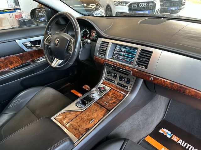 Jaguar XF *Keyless*AHK*BI-XENON*Leder*2-Zonen*