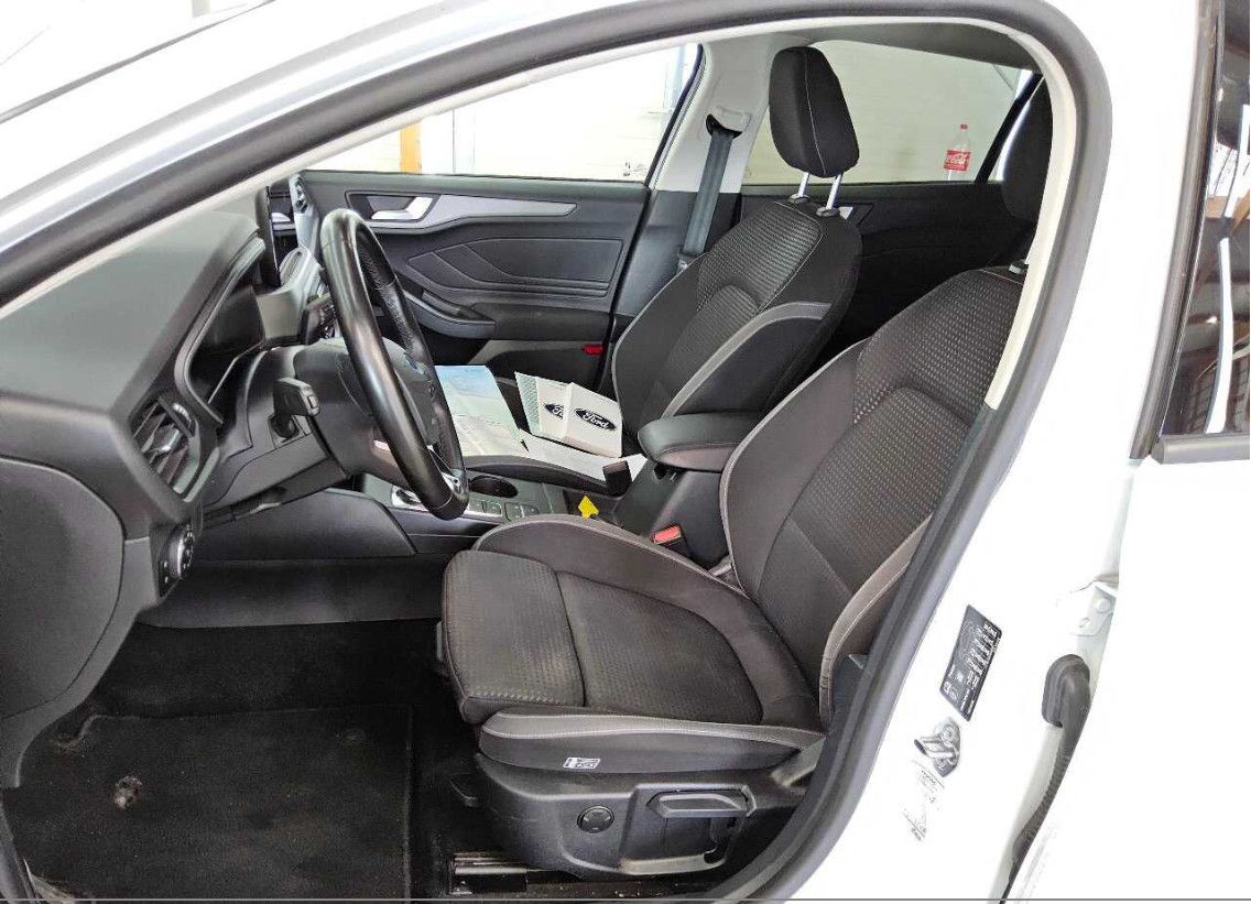 Fahrzeugabbildung Ford Focus Tur 1.5d AT8 C&C LED/ACC/NAVI/SHZ/AHK/8Fa