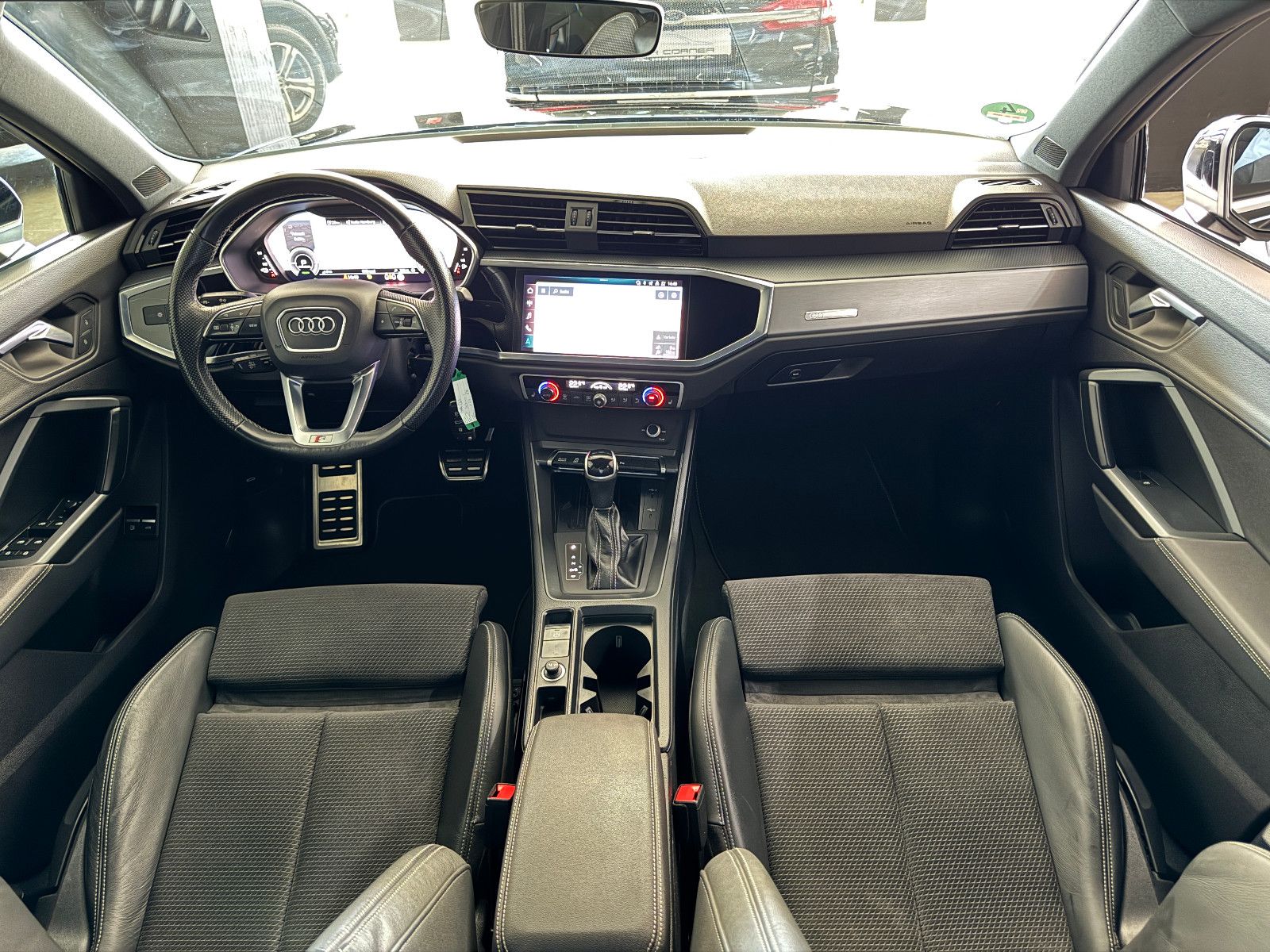 Fahrzeugabbildung Audi Q3 45 TFSI e S-TRONIC S-LINE ACC VIRTUAL LED KAM