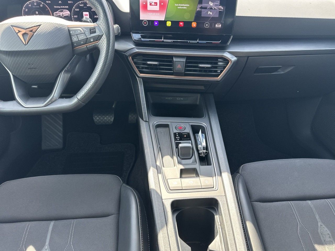 Fahrzeugabbildung CUPRA Leon Sportstourer 1.5 eTSI 150 PS DSG*AHK* - mit KI generiert/bearbeitet