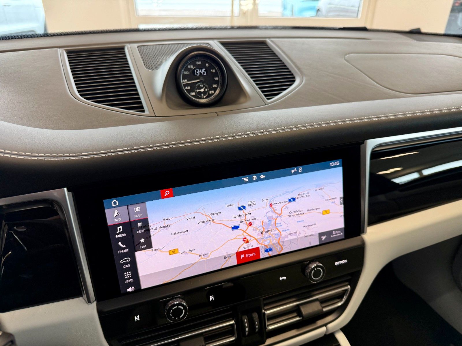 Fahrzeugabbildung Porsche Macan S Luftfederung/Panorama/ACC/SportChrono