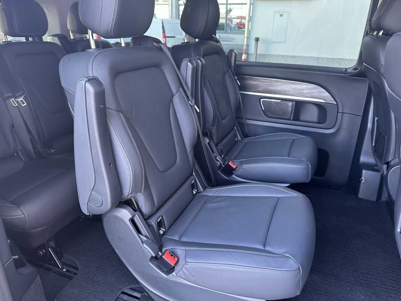 Fahrzeugabbildung Mercedes-Benz V 300 d AVA ED 4MATIC AHK2,5to Standheiz 360Kam