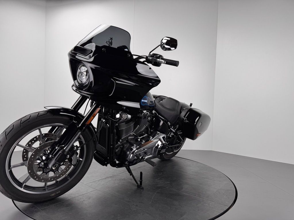 Fahrzeugabbildung Harley-Davidson LOW RIDER ST FXLRST *NEUWERTIG