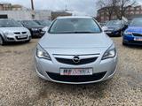 Opel Astra J Sports Tourer 1.7 CDTI INNOVATION 1.Hand - Opel Astra mit Diesel-Antrieb: Kombi, Euro4, 1.7