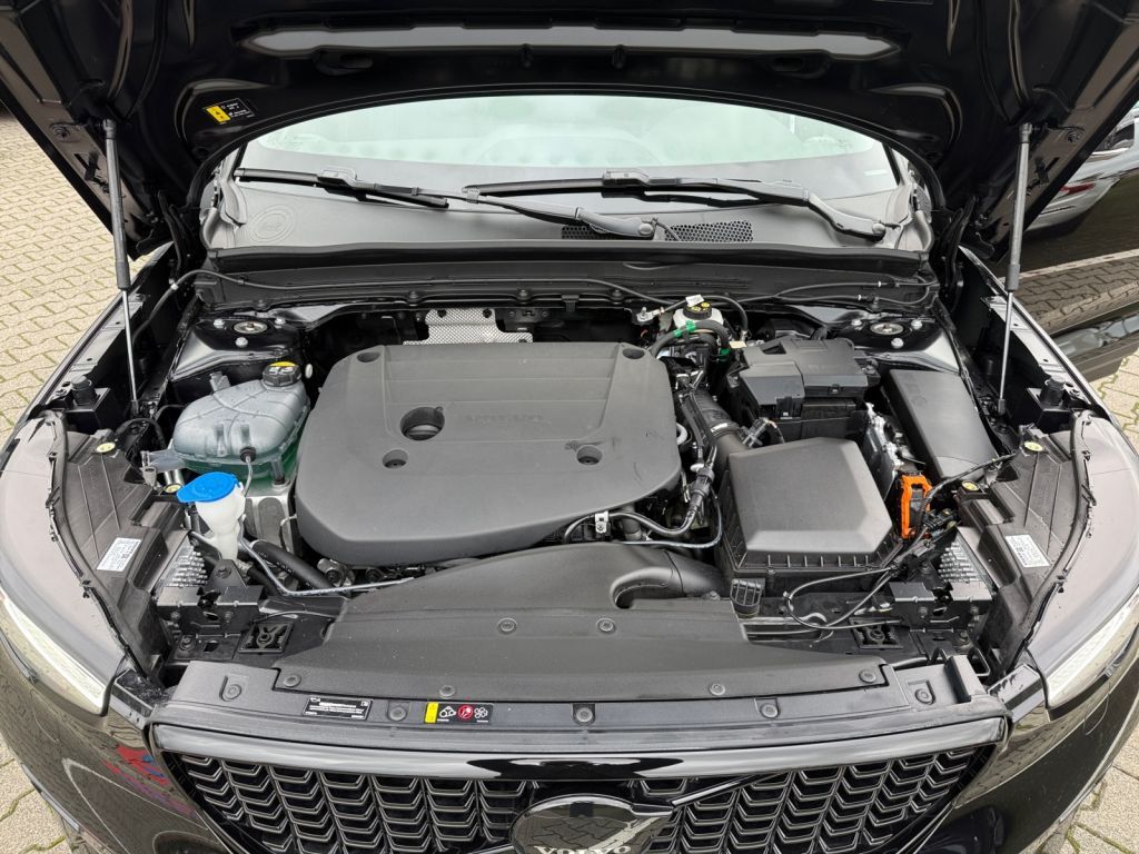 VOLVO XC40 B3 B DKG Ultra Black Edition RFK NAVi Winte VOLVO XC40 B3 B DKG Ultra Black Edition RFK NAVi Winte