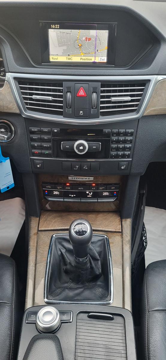Mercedes-Benz E220 2010 — photo 9