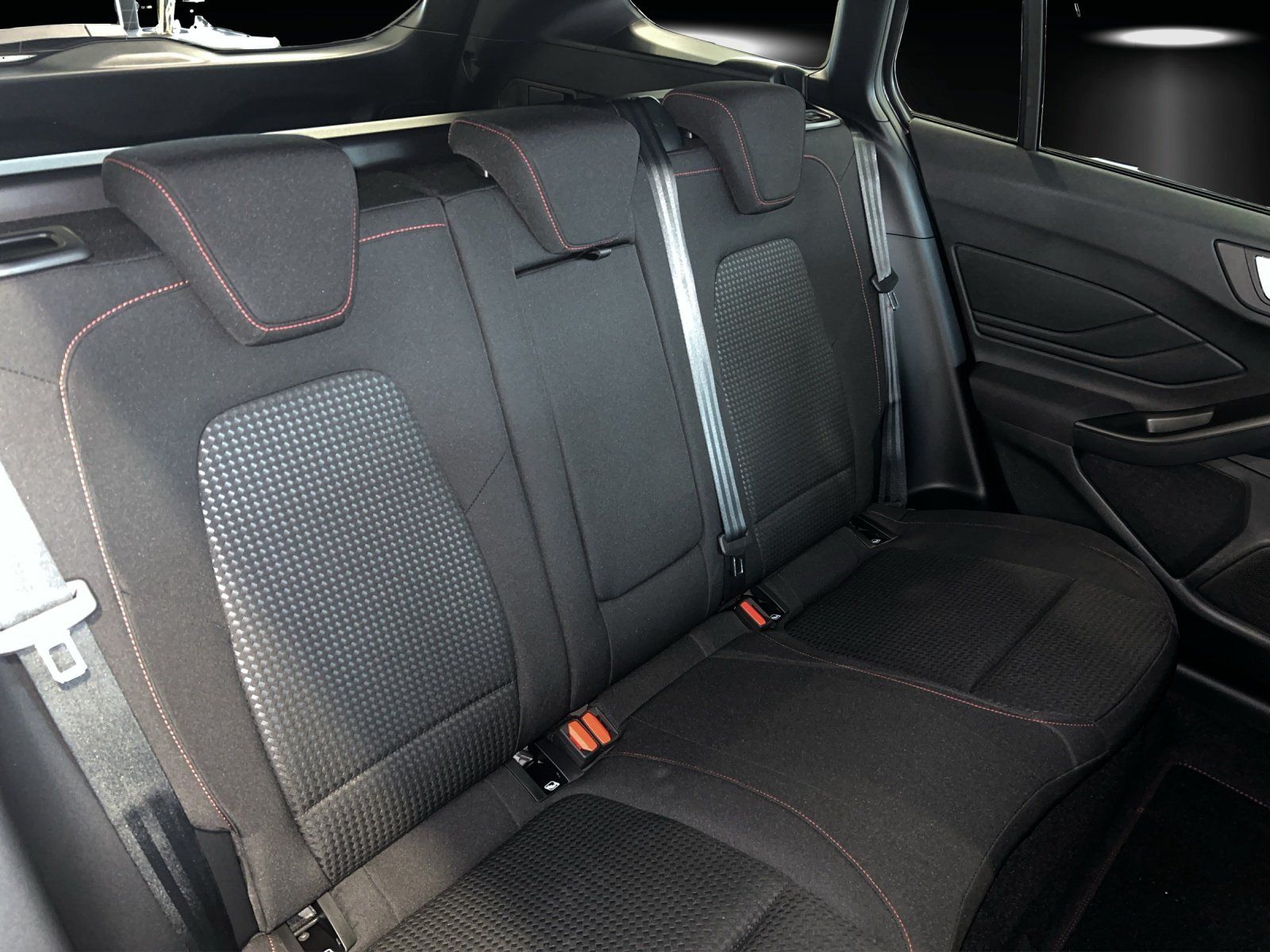 Fahrzeugabbildung Ford Ford Focus Turnier ST-Line X B&O PDC Heck. Elek.