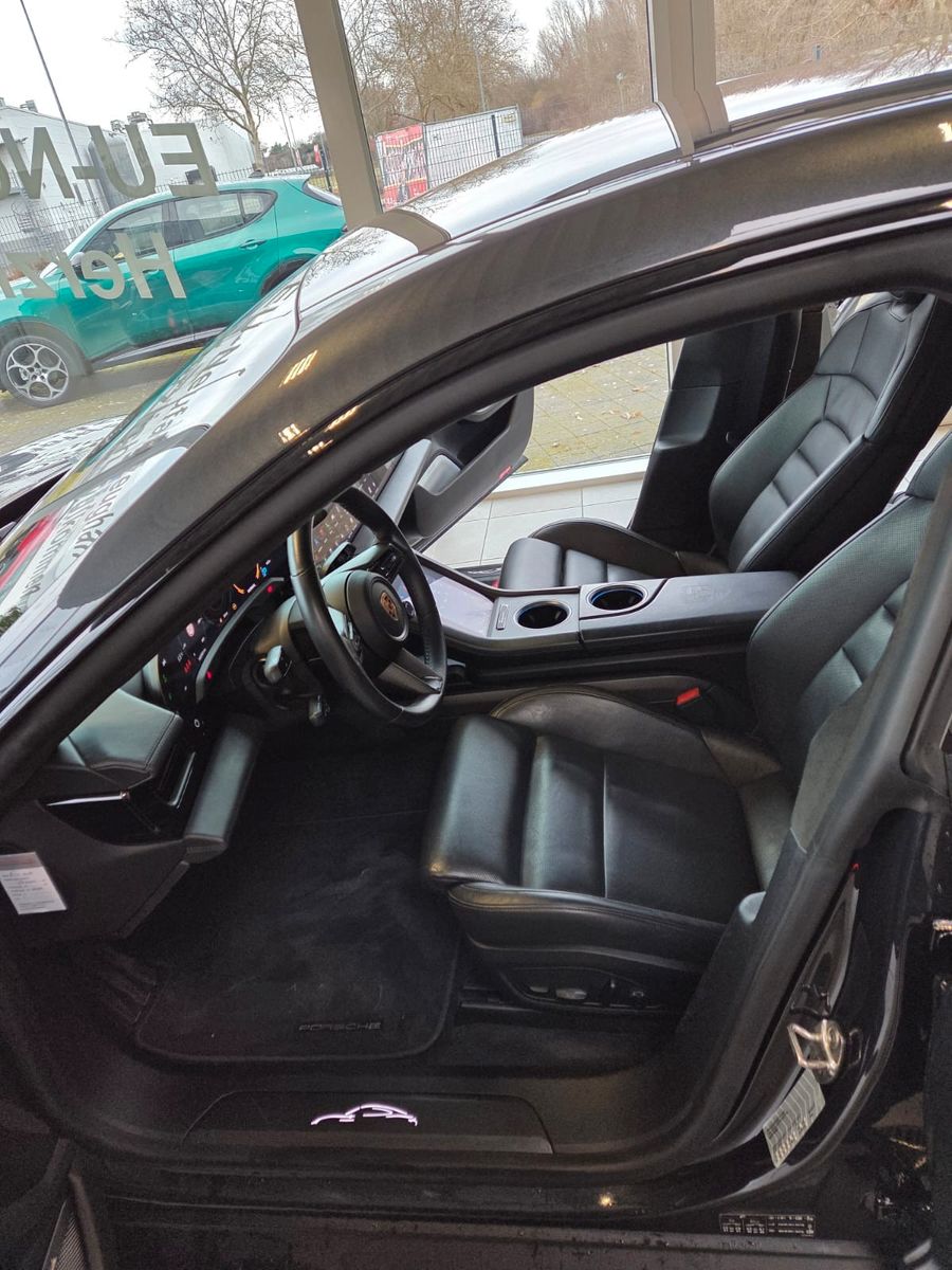 Fahrzeugabbildung Porsche Taycan Turbo S/PCCB/Carbon/Voll!