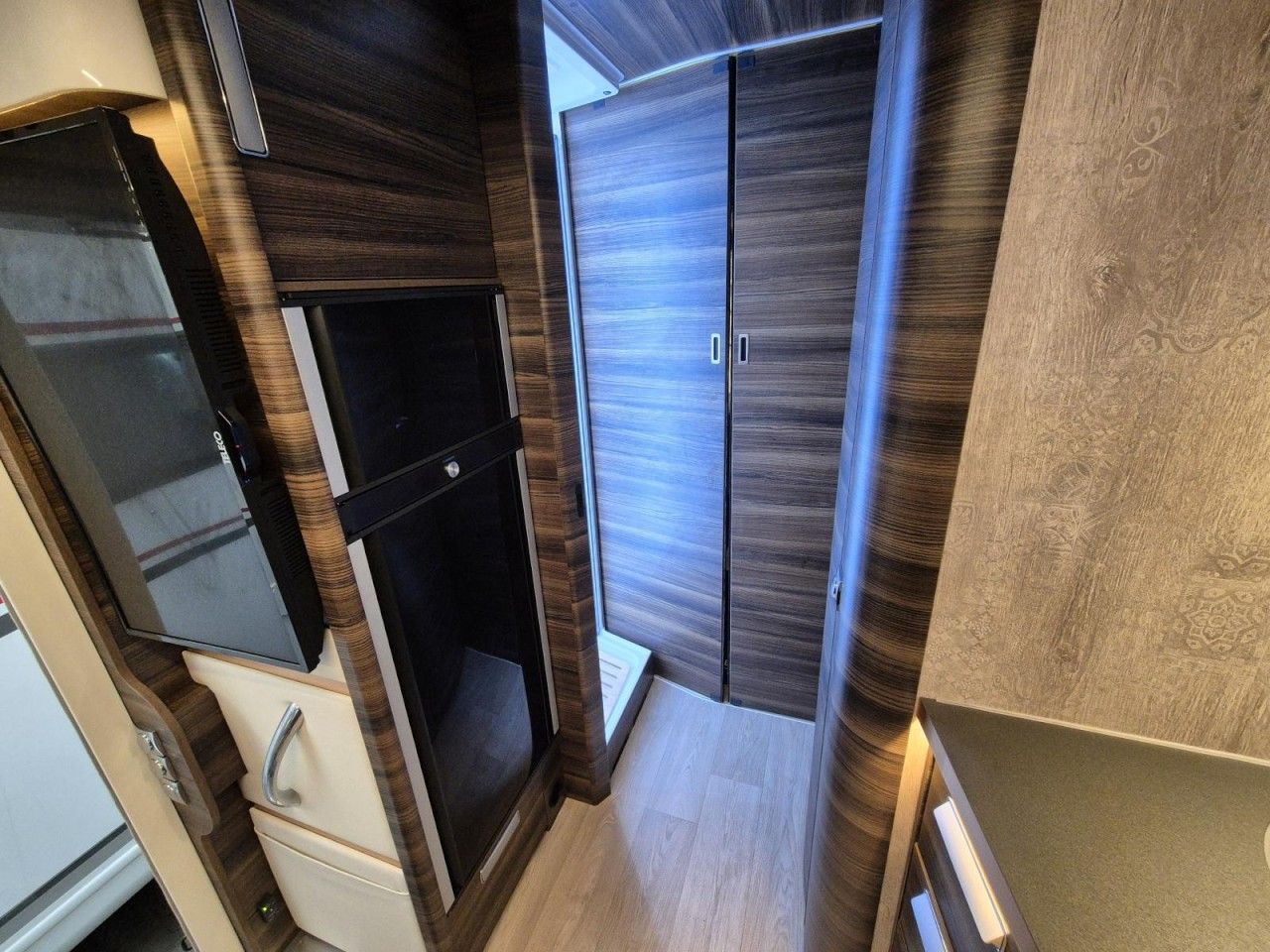 Fahrzeugabbildung Laika ECOVIP L 4009 DS Heavy Klima Radträger Face2Face