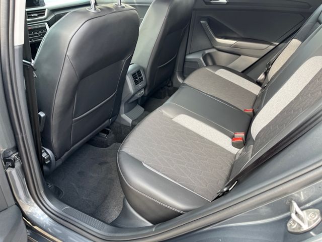 Fahrzeugabbildung Volkswagen T-ROC 1.5 TSI DSG GOAL AHK APP-CONNECT LED