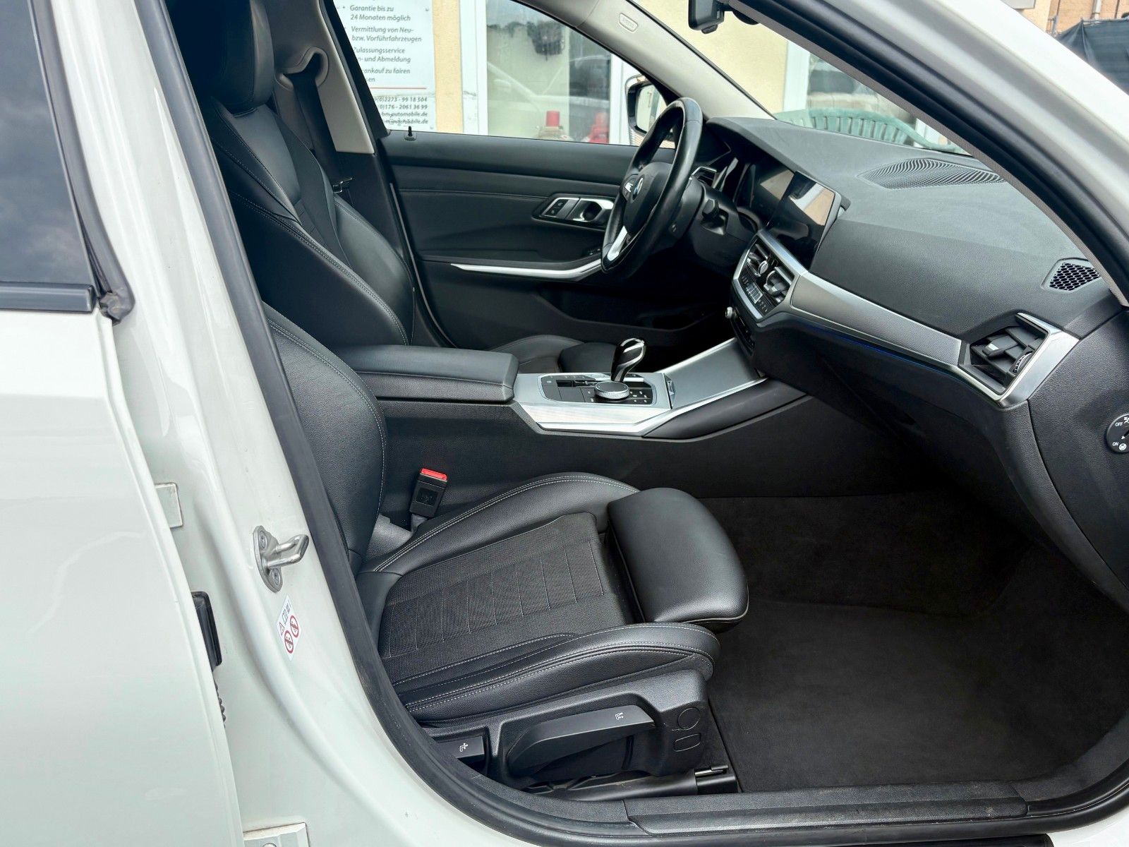 Fahrzeugabbildung BMW 320d xDrive SPORT LINE Navi Laser Standhz Leder