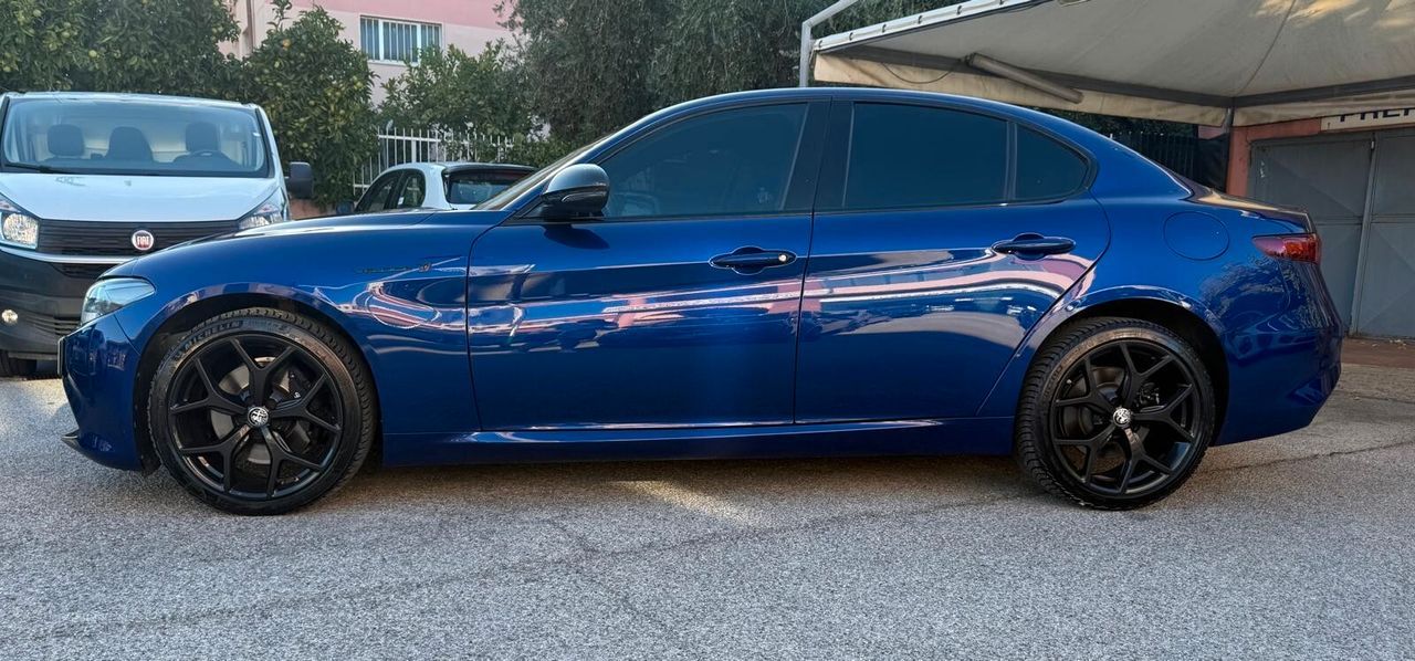 Alfa Romeo Giulia 2.0 280 CV AT8 AWD Q4 Veloce T imagem 2