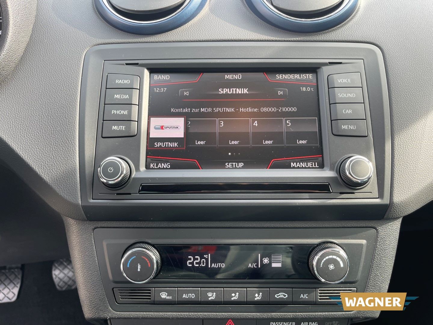 Fahrzeugabbildung SEAT Ibiza Connect Klimaautomatik Sitzheizung