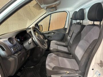 Opel Vivaro - 12