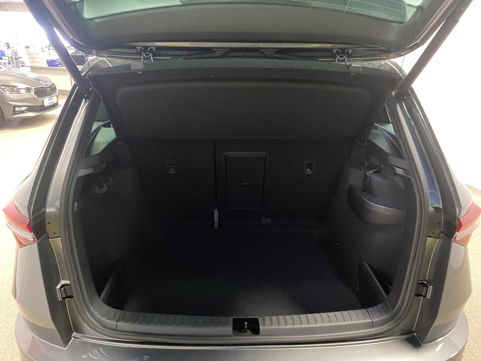 Fahrzeugabbildung SKODA Karoq 1.5 TSI SPORTLINE+5J GA+MATRIX+ACC+360+AHK
