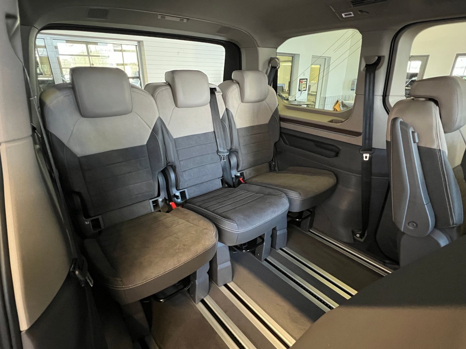Fahrzeugabbildung Volkswagen T7 Multivan Style 2.0 TDI DSG *AHK, IQ.Light, Pa