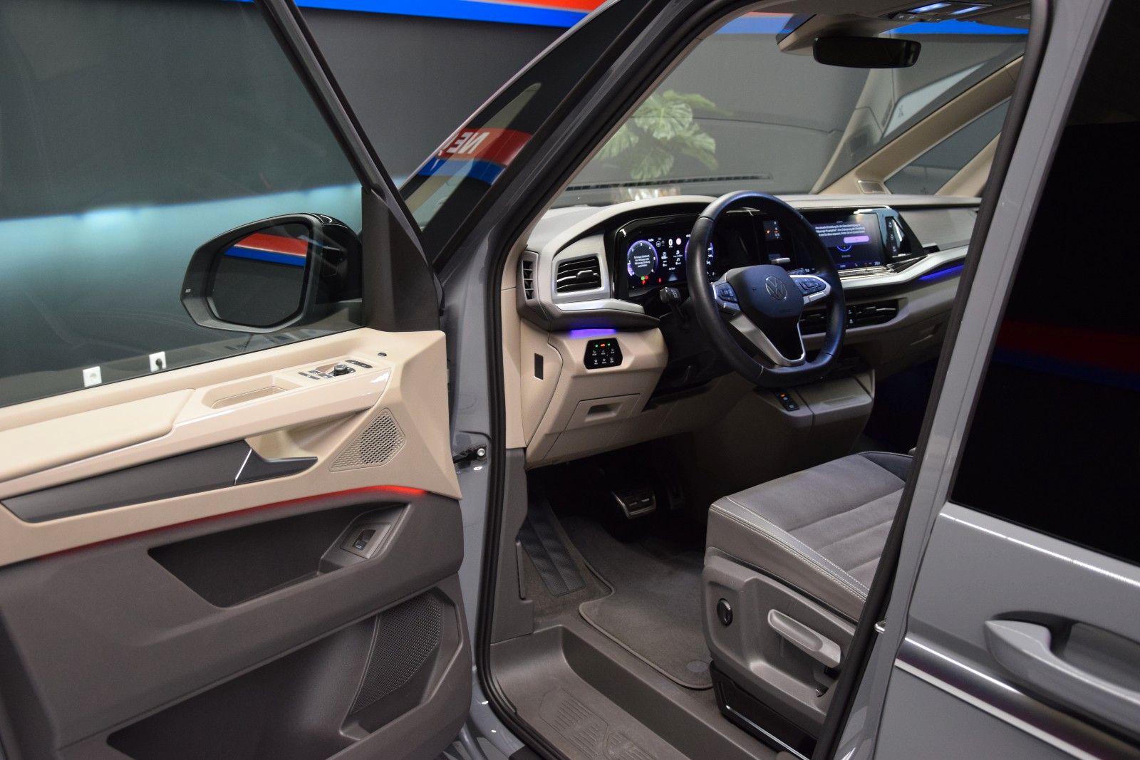 Fahrzeugabbildung Volkswagen Style lang Pano. ACC Kamera AHK DCC vis-a-vis