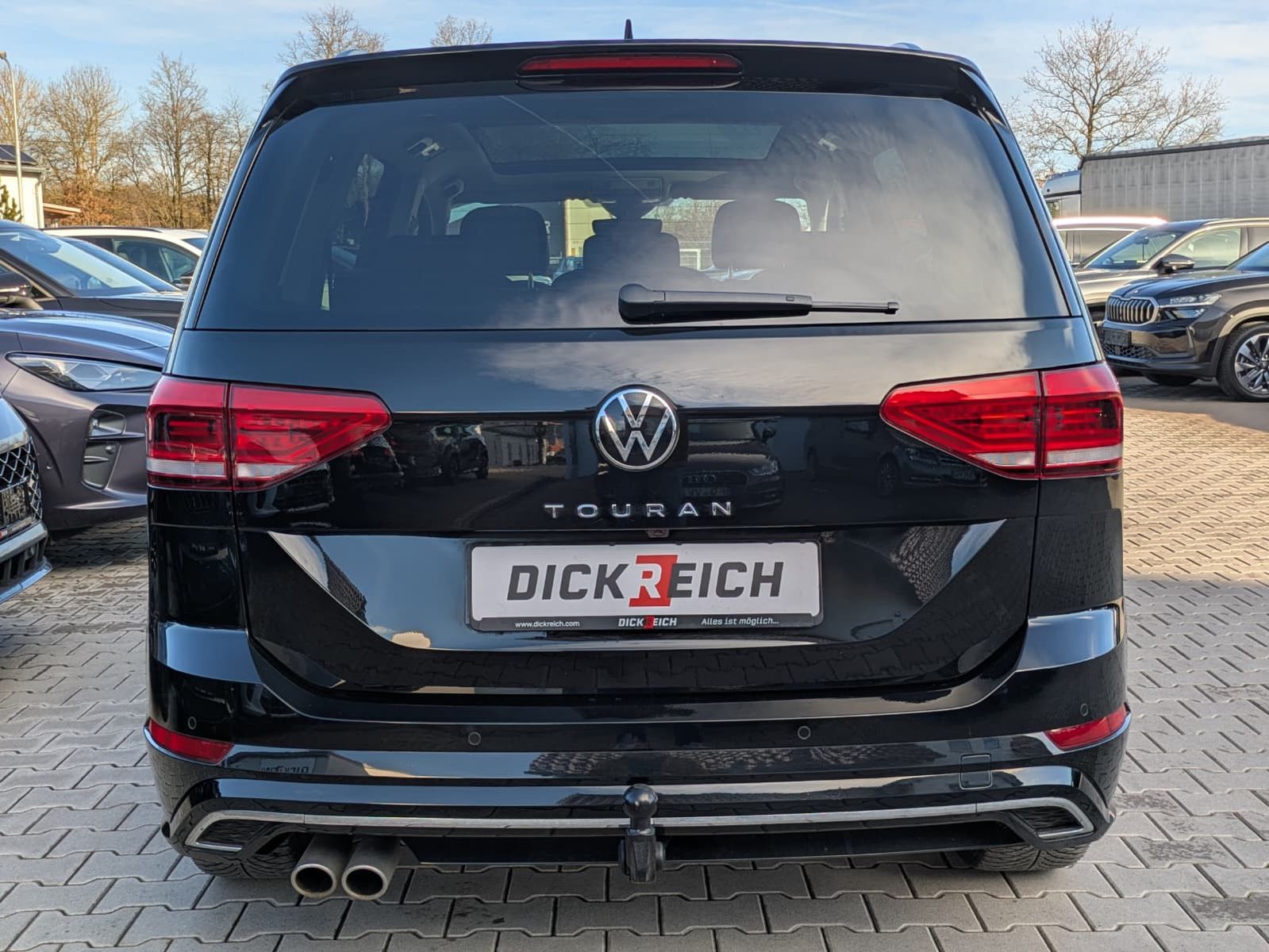 Fahrzeugabbildung Volkswagen Touran 2.0 DSG R-Line High. Pano 7-Si IQ.Dri AHK