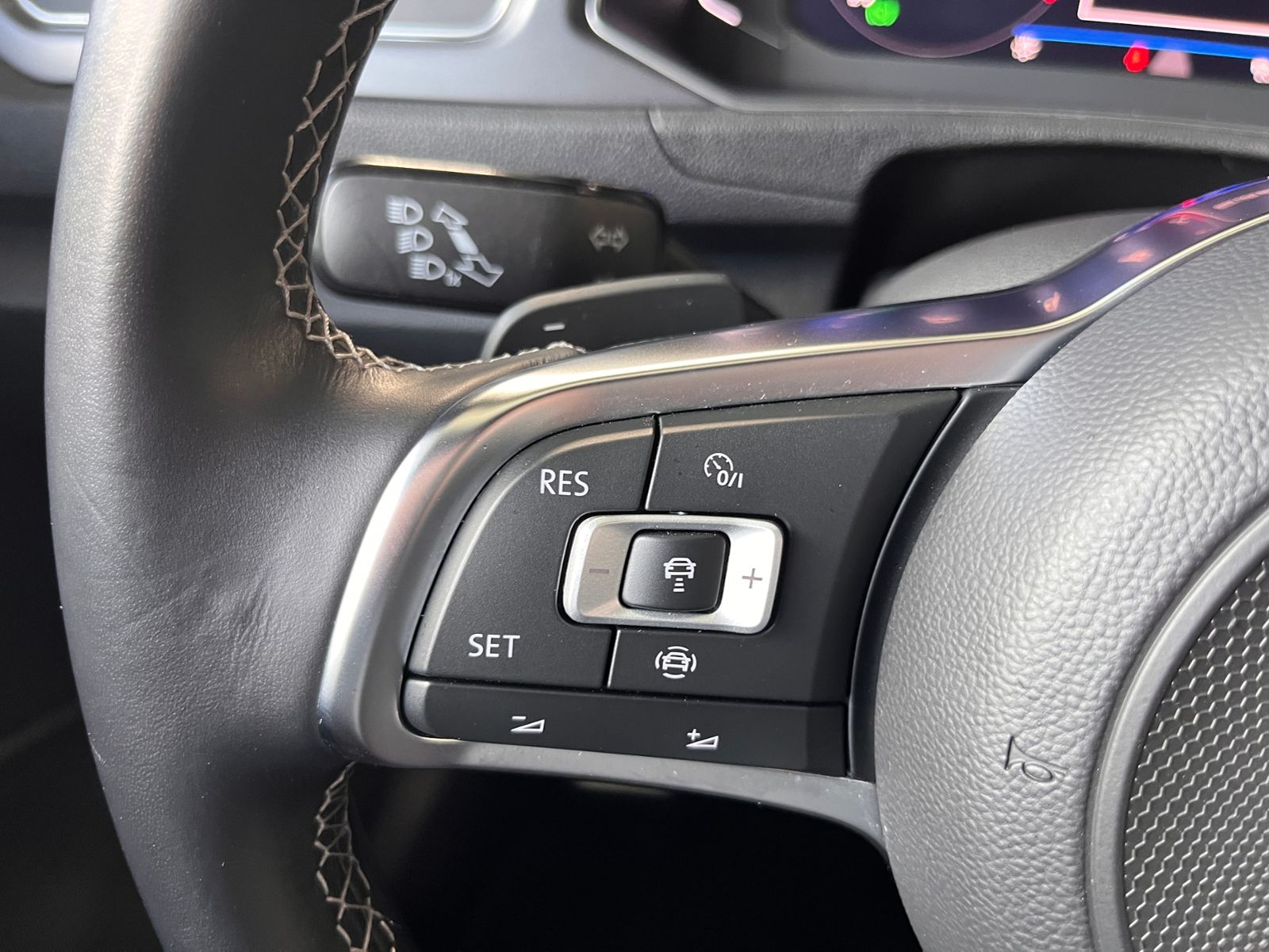 Fahrzeugabbildung Volkswagen T-Roc Cabriolet R-Line AHK LED NAVI ALU