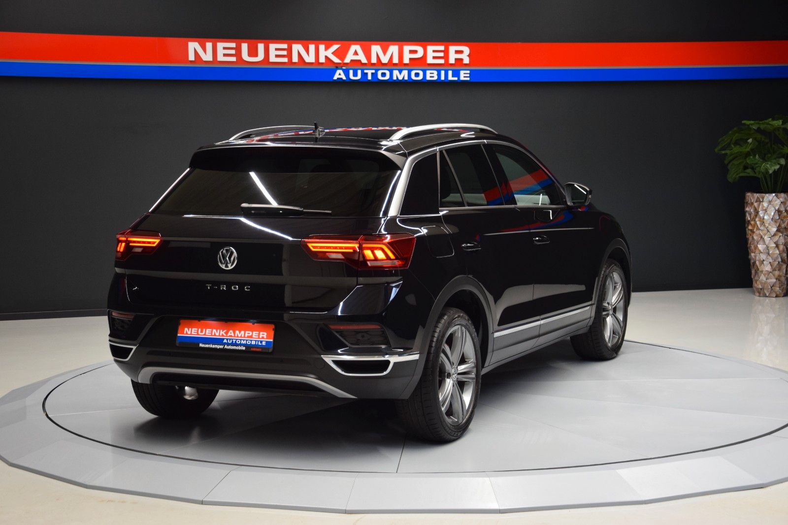 Fahrzeugabbildung Volkswagen T-Roc Sport NAVI LED