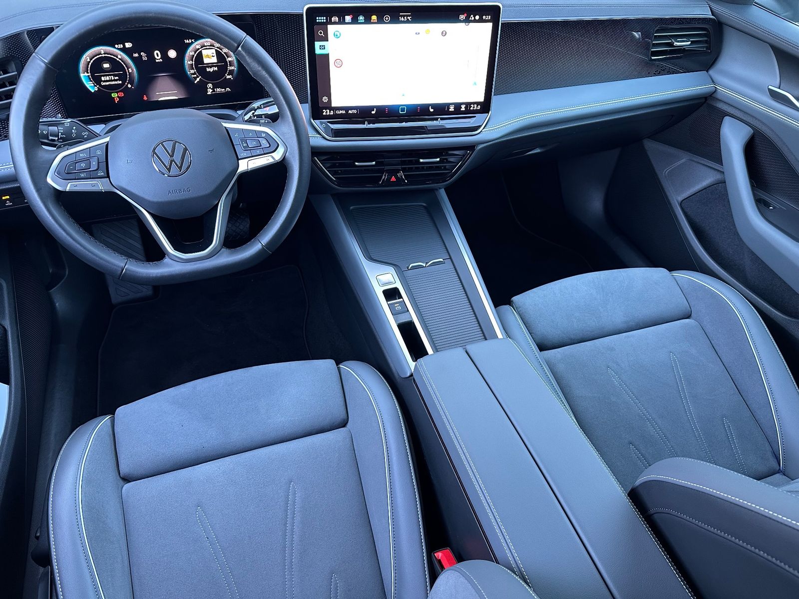 Fahrzeugabbildung Volkswagen Passat Variant 2.0 TDI DSG Business NAV+LED+ACC