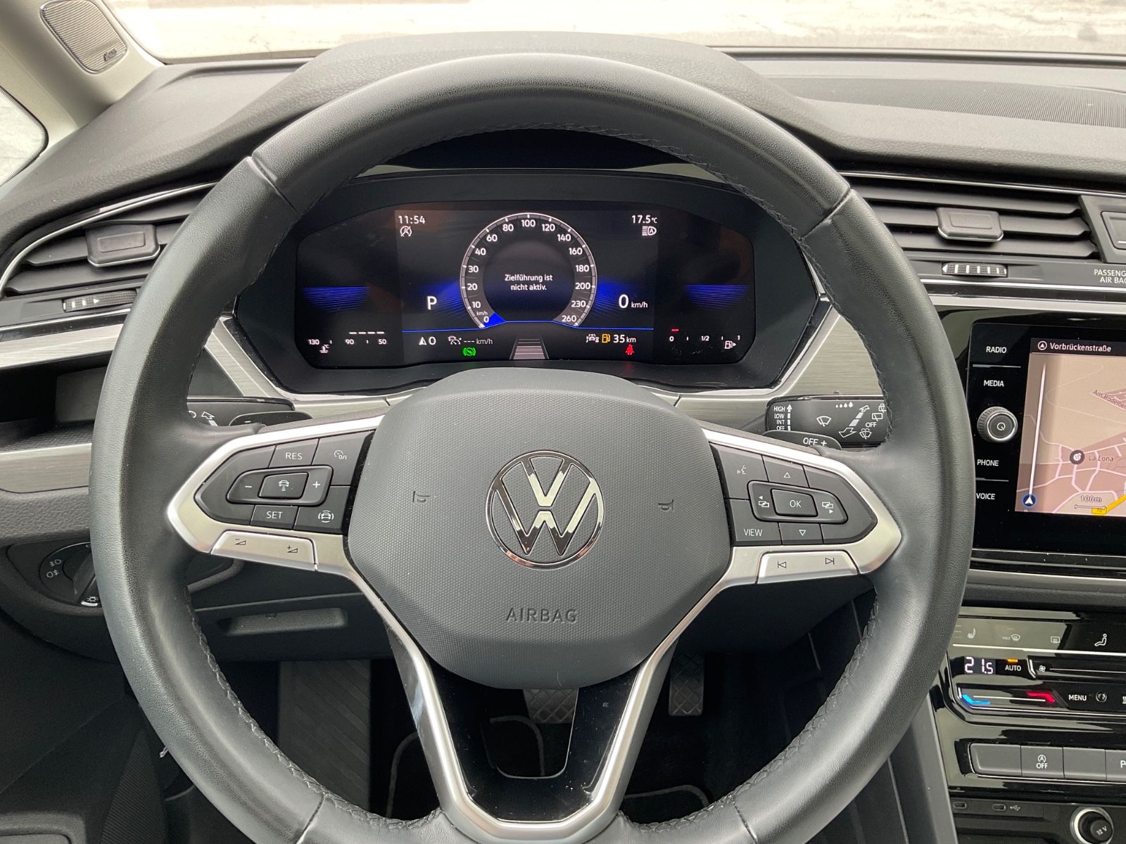 Fahrzeugabbildung Volkswagen Touran 1.5 TSI DSG,7 Sitze,AHK,Standheizung,Pano