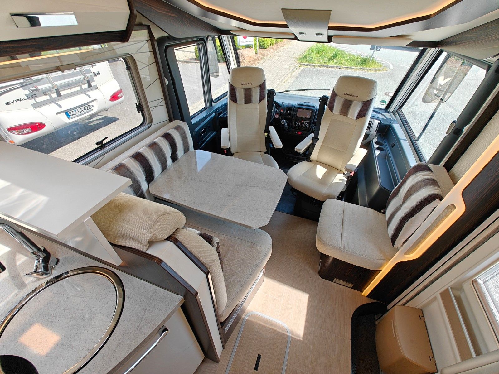 Fahrzeugabbildung Bürstner Elegance I 728 G - 150PS, SAT, TV, Navi, 2x AGM