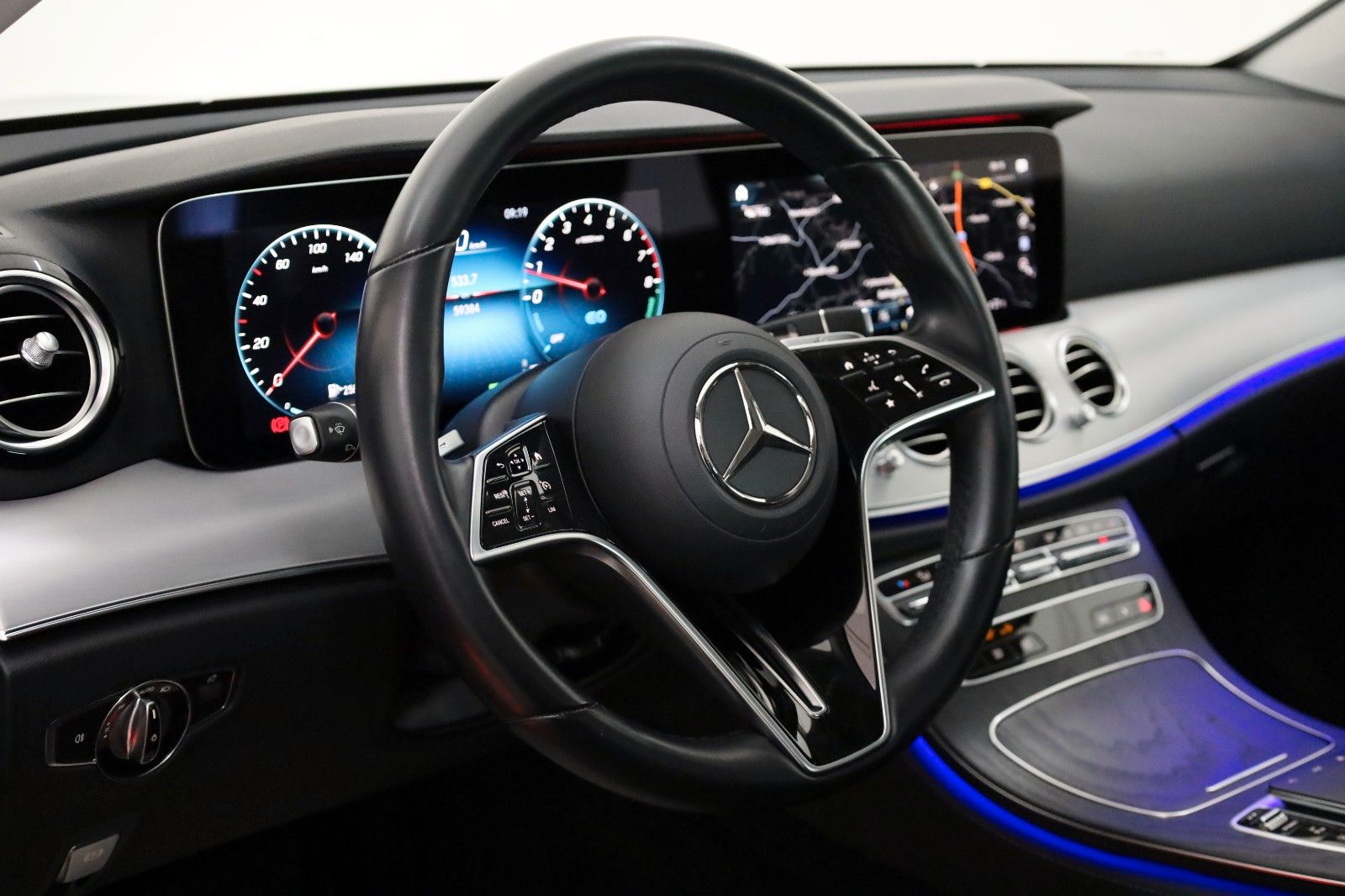 Fahrzeugabbildung Mercedes-Benz E 300 e Avantgarde Lim.,Leder,Navi,SH,Kamera,AHK