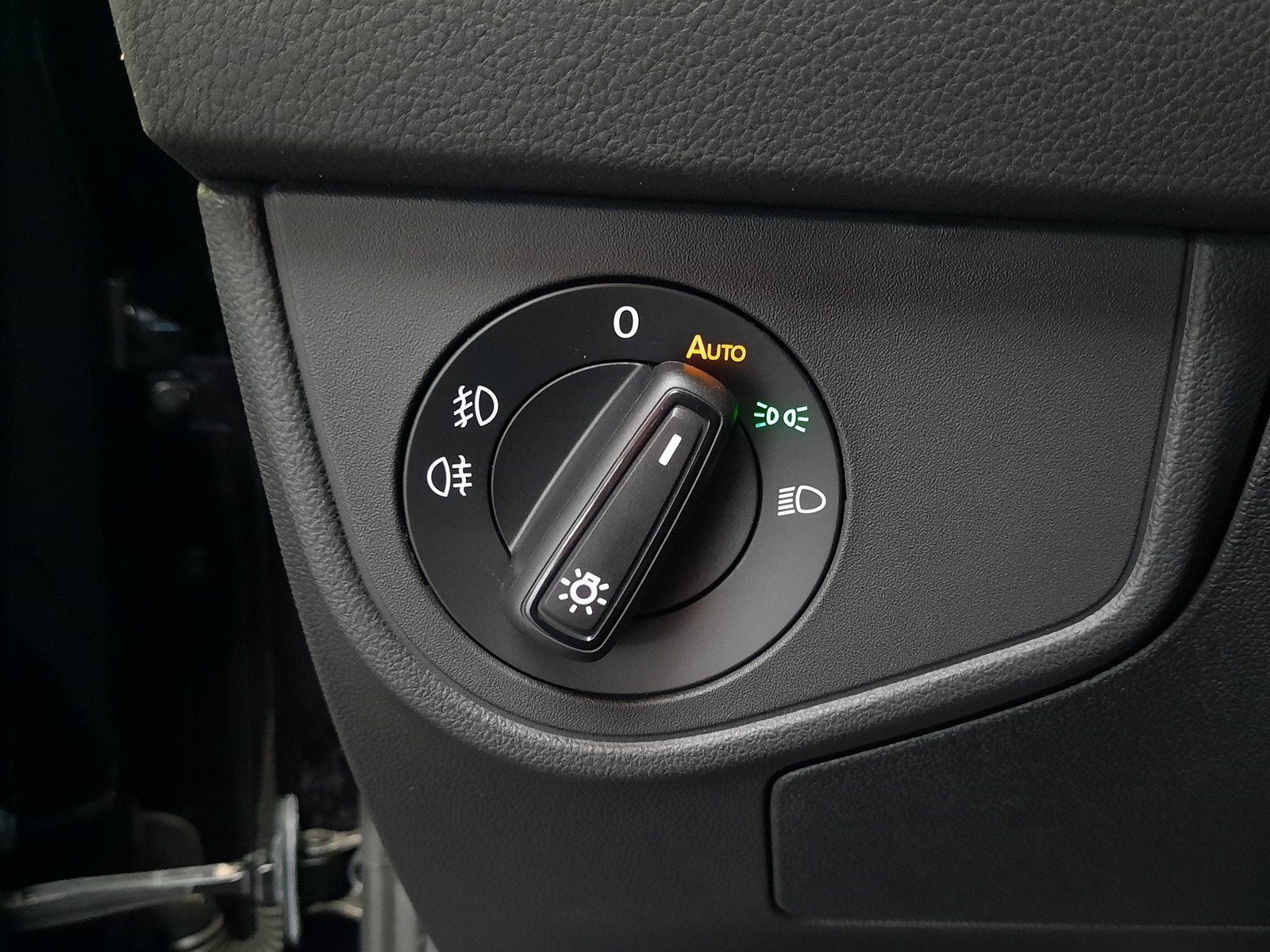 Fahrzeugabbildung Volkswagen Polo Style TSI DSG *AHK*LED*Sitzhzg*PDC*AppC*