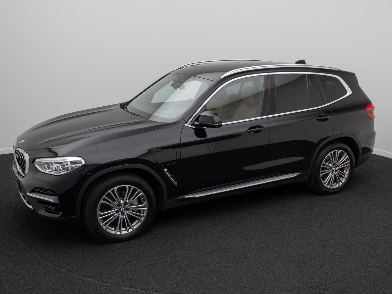 Fahrzeugabbildung BMW X3 xD30e LuxuryLine HUD 360&deg;Panorama HiFi 19Zoll